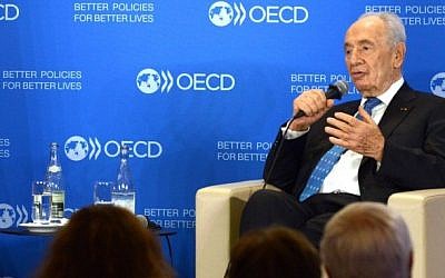 Shimon Peres in Paris, France, on March 8 2013 (photo credit: Moshe Milner/GPO/Flash90) Shimon Peres in Paris, France, on March 8 2013 (photo credit: Moshe Milner/GPO/Flash90)