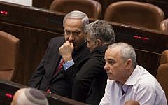 Prime Minister Benjamin Netanyahu (L), Finance Minister Yair Lapid and former finance minister Yuval Steinitz (R) attend a Knesset session, March 19, 2013 (photo credit: Flash90)