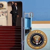 A goodbye wave from President Barack Obama, March 22, 2013. (Photo credit: Miriam Alster/Flash90)