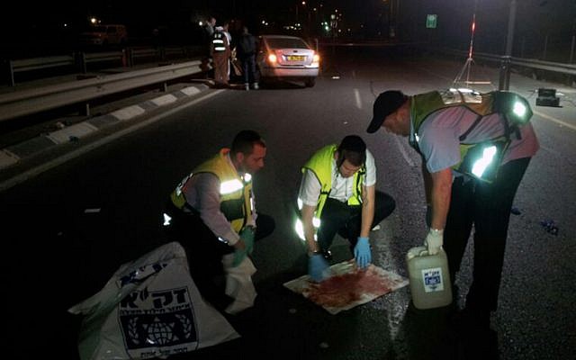 Rescue personnel at the scene in which a man shot his wife in the head, near Petah Tikva, March 26, 2013. (photo credit: Boaz Ben Ari/ZAKA/Flash90) Rescue personnel at the scene in which a man shot his wife in the head, near Petah Tikva, March 26, 2013. (photo credit: Boaz Ben Ari/ZAKA/Flash90)
