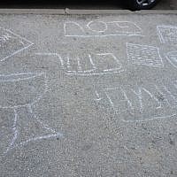 Sidewalk graffiti chalk, reading 'A Happy and Kosher Passover' (photo credit: Jessica Steinberg/Times of Israel)