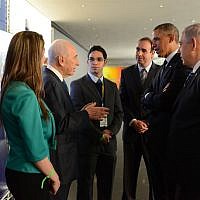 Intel programmer Sa'id Haruf (facing front) flanked by (left to right) Ola Zahar, head of Maantech, which promotes Arab participation in the Israeli tech industry; late former President Shimon Peres; Boaz Maoz, CEO Cisco Israel; former US President Barack Obama; Prime Minister Benjamin Netanyahu. The meeting took place in March 2013, during a visit by Obama to Israel. (Courtesy of the President's Office)