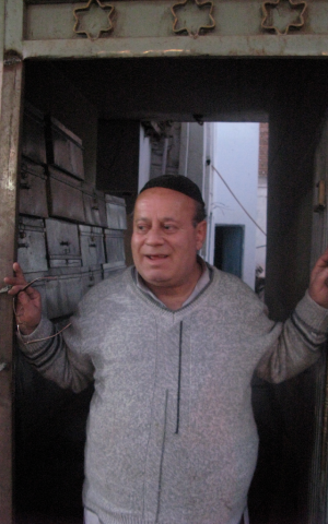 Zeblon Simontov, believed to be the last Jew in Afghanistan, met Garfinkel at his synagogue in Kabul. (Courtesy of Jonathan Garfinkel)