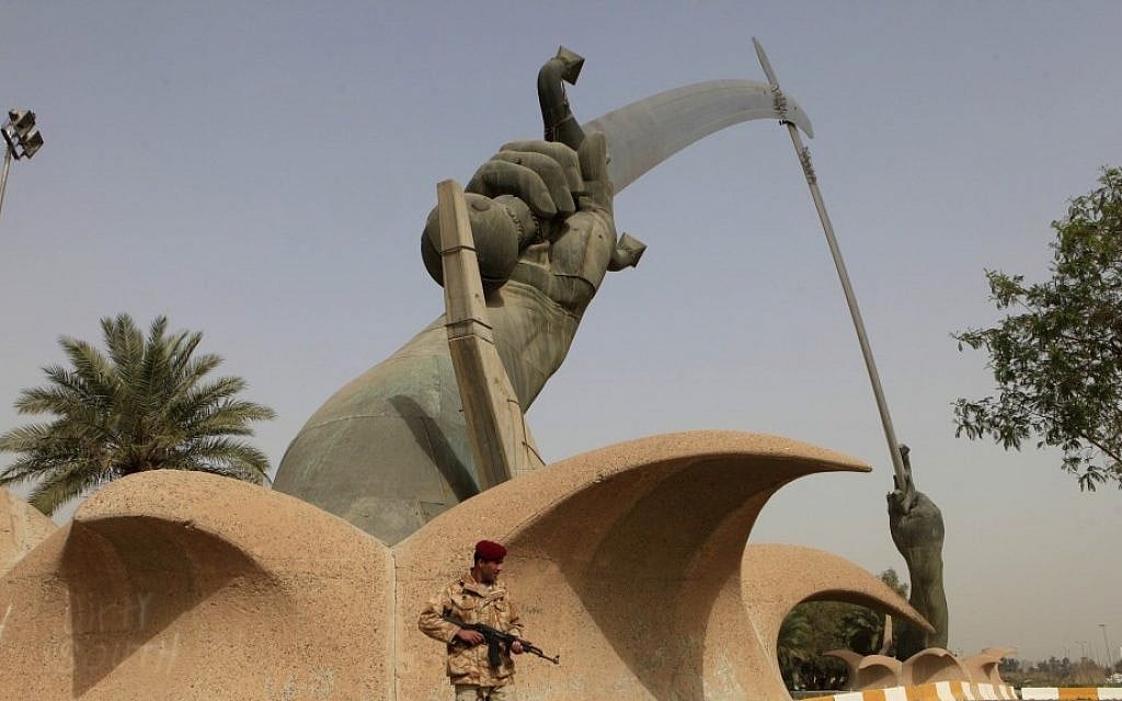 An Iraqi soldier stands guard at the crossed-swords monument in Baghdad, Iraq, March 7, 2013. (photo credit: AP/Karim Kadim) An Iraqi soldier stands guard at the crossed-swords monument in Baghdad, Iraq, March 7, 2013. (photo credit: AP/Karim Kadim)