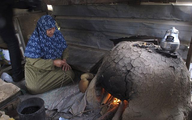 In this Monday, March 18, 2013 photograph, Palestinian Nabila Qishta, 52, prepares bread in the southern Gaza Strip town of Rafah, using flour donated by the UN (photocredit: AP/Diaa Hadid) In this Monday, March 18, 2013 photograph, Palestinian Nabila Qishta, 52, prepares bread in the southern Gaza Strip town of Rafah, using flour donated by the UN (photocredit: AP/Diaa Hadid)