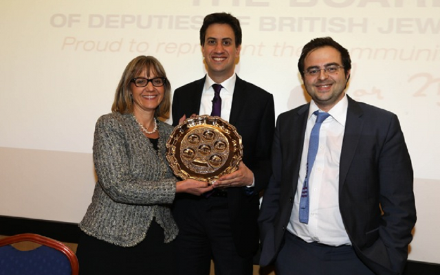 Labor leader David Miliband, flanked by Board of Deputies Vice President Laura Marks and Jewish News editor Richard Ferrer, shows off a seder plate he received at Thursday's Q&A. (Courtesy of Marc Morris)