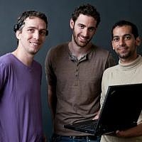 (L. to R.) Uri Usami, Ariel Rosen and Ofir Tam, inventors of MinDesktop (photo credit: Dani Machlis, Ben-Gurion University) (L. to R.) Uri Usami, Ariel Rosen and Ofir Tam, inventors of MinDesktop (photo credit: Dani Machlis, Ben-Gurion University)
