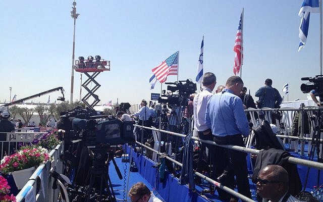 Waiting for the president at Ben-Gurion Airport (photo credit: Matti Friedman/Times of Israel)