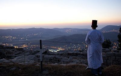 A Samaritan prays during a pilgrimage marking the holiday of Passover at Mount Gerizim on the outskirts of Nablus, May 11, 2012 (photo credit: Yonatan Sindel/Flash90)