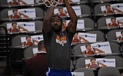 Amar'e Stoudemire takes a practice shot. (photo credit: CC BY-scott mecum, Flickr)