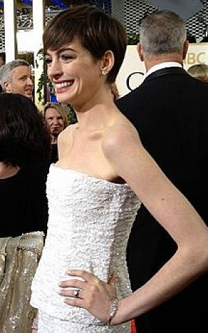 Anne Hathway's short hair look (photo credit: Jenn Deering Davis /[CC-BY-2.0 via Wikimedia Commons) Anne Hathway's short hair look (photo credit: Jenn Deering Davis /[CC-BY-2.0 via Wikimedia Commons)