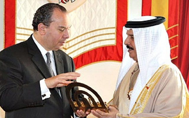 Rabbi Marc Schneier with King Hamad at the Bahraini Crown Palace, December 2011. (photo Walter Ruby/Foundation for Ethnic Understanding) Rabbi Marc Schneier with King Hamad at the Bahraini Crown Palace, December 2011. (photo Walter Ruby/Foundation for Ethnic Understanding)