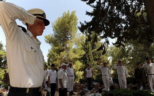 Soldiers and citizens standing near the graves of fallen IDF soldiers as the two-minute-siren marking Memorial Day is sounded across the country, in the military cemetery on Mount Herzl during Memorial Day in 2013 (photo credit: Gili Yaair/Flash90) Soldiers and citizens standing near the graves of fallen IDF soldiers as the two-minute-siren marking Memorial Day is sounded across the country, in the military cemetery on Mount Herzl during Memorial Day in 2013 (photo credit: Gili Yaair/Flash90)