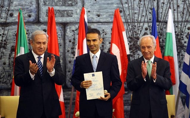 Netanyahu and Peres enthusiastically thanking a Turkish firefighter for his help during the Carmel forest fire (Photo credit: Abir Sultan/ Flash 90) Netanyahu and Peres enthusiastically thanking a Turkish firefighter for his help during the Carmel forest fire (Photo credit: Abir Sultan/ Flash 90)