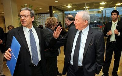 Former attorney general Menachem Mazuz (left) and his successor Yehuda Weinstein. (Photo credit: Yossi Zamir/Flash 90)