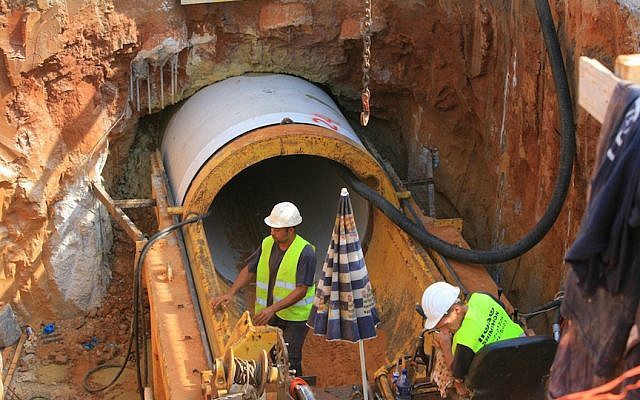 Engineers build a new set of water system pipes in Netanya (Photo credit: Chen Leopold/Flash90)