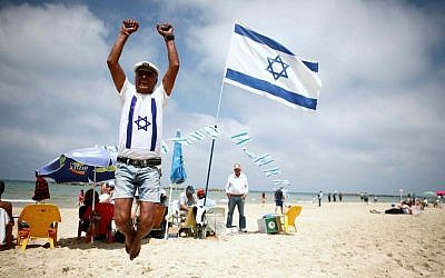 Celebrating life in Israel (photo credit: Yehoshua Yosef/Flash90)