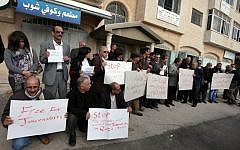 Journalists in Ramallah protest the detainment of journalists in Gaza,  January 27, 2013 (photo credit: Issam Rimawi/Flash90)