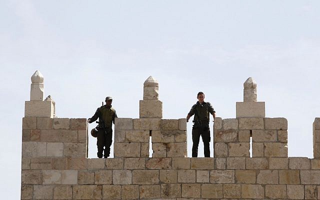 Border Police guarding Damascus Gate last month (photo credit: Sliman Khader/Flash90)