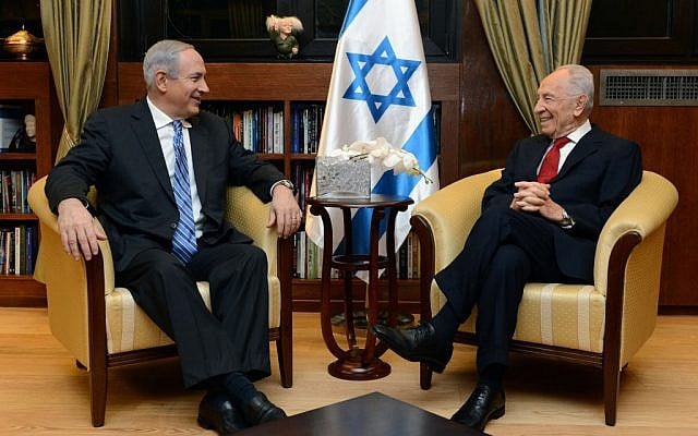 President Shimon Peres meets with Prime Minister Benjamin Netanyahu on March 16, 2013. Netanyahu informed the president he had formed a coalition. (Photo credit: Kobi Gideon / GPO/FLASH90)