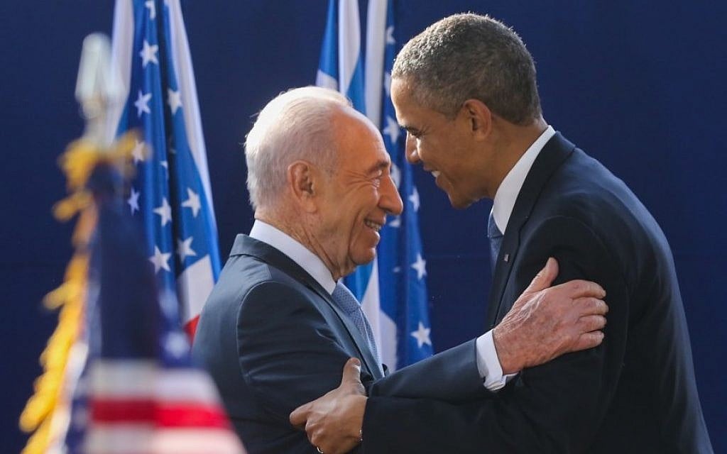 Ex-president Shimon Peres greets US President Barack Obama at a reception held in Obama's honor at Peres's residence in Jerusalem on March 20, 2013. (Yossi Zamir/Flash90) Ex-president Shimon Peres greets US President Barack Obama at a reception held in Obama's honor at Peres's residence in Jerusalem on March 20, 2013. (Yossi Zamir/Flash90)