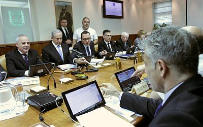 Ministers test drive their new tablet computers at the start of the weekly Cabinet meeting April 7 (photo credit: Alex Kolomoisky/Flash90)