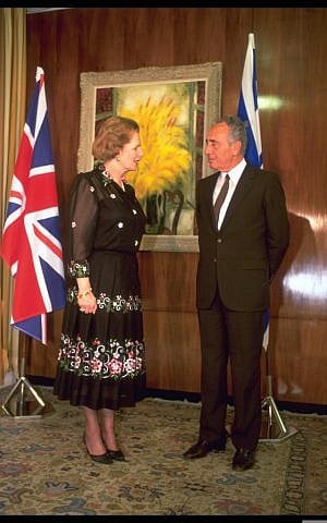 Prime minister Shimon Peres with British prime minister Margaret Thatcher, during Thatcher's official visit to Jerusalem on May 26, 1986. (Photo credit: Sa'ar Yaacov/GPO/FLASH90) Prime minister Shimon Peres with British prime minister Margaret Thatcher, during Thatcher's official visit to Jerusalem on May 26, 1986. (Photo credit: Sa'ar Yaacov/GPO/FLASH90)