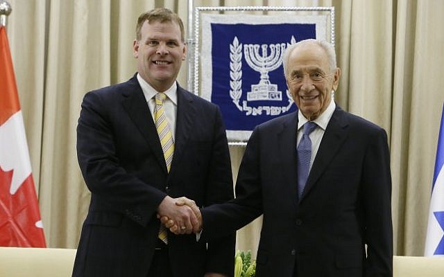 John Baird (left) and Shimon Peres (photo credit: Miriam Alster/Flash90)