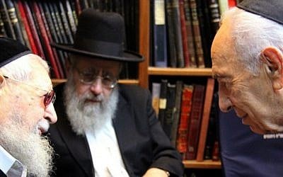 President Shimon Peres, right, on Sunday comforts Shas spiritual leader Rabbi Ovadia Yosef, left, upon the death of his son Yaakov (Photo credit: Yosef Avi Yair Engel/GPO/Flash90)