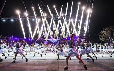 Perfomers on Mount Herzl Monday night. (photo credit: Yonatan Sindel/Flash90)