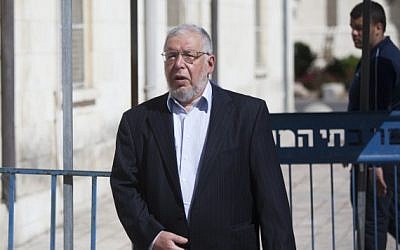Zeev Ben Aryeh, the former Israeli ambassador to Belarus, makes his way to the Jerusalem District Court to testify in Avigdor Liberman's trial, April 25, 2013 (photo credit: Yonatan Sindel/Flash90) Zeev Ben Aryeh, the former Israeli ambassador to Belarus, makes his way to the Jerusalem District Court to testify in Avigdor Liberman's trial, April 25, 2013 (photo credit: Yonatan Sindel/Flash90)