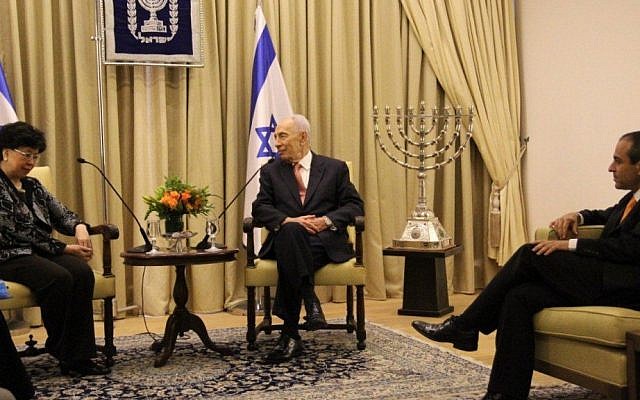 Margaret Chan (left) meets with Shimon Peres in Jerusalem, Sunday (photo credit: Courtesy)