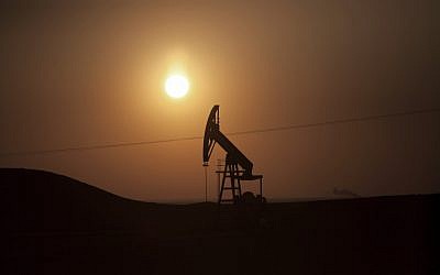 An oilfield (illustrative photo: AP/Manu Brabo)