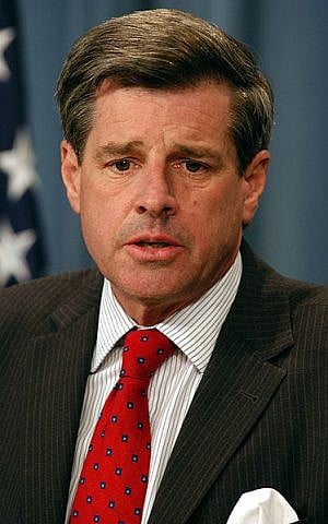 Paul Bremer photo credit: DoD (photo by Helene C. Stikkel/Wikipeida Commons)