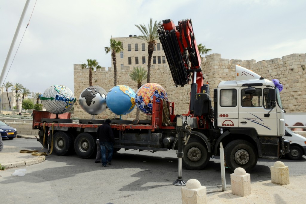Cool globes landing in Jerusalem (Courtesy First International Jerusalem Symposium)