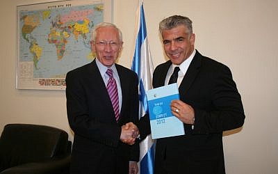 Outgoing Bank of Israel Governor Stanley Fischer presents the 2012 annual economic report to new Finance Minister Yair Lapid, on April 2, 2013. (photo credit: Anat Hamami/Finance Ministry)