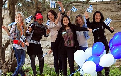 Several immigrant soon-to-be lone soldiers, pictured during a pre-Independence Day barbecue (Photo credit: Sasson Tiram/ Nefesh B'Nefesh)