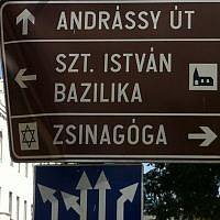 Directions to the Dohany Synagogue (photo credit: Aaron Kalman) Directions to the Dohany Synagogue (photo credit: Aaron Kalman)