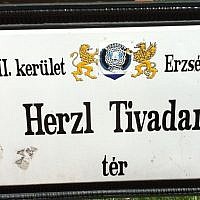 A sign commemorating the house of Theodor (Tivadar) Herzl (photo credit: Aaron Kalman) A sign commemorating the house of Theodor (Tivadar) Herzl (photo credit: Aaron Kalman)