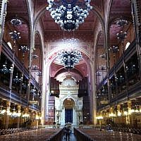 The Dohany Synagogue's interior (photo credit: Aaron Kalman) The Dohany Synagogue's interior (photo credit: Aaron Kalman)