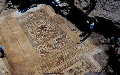 Excavation of the Lod mosaic (photo credit: Niki Davidov/courtesy of the Israel Antiquities Authority)