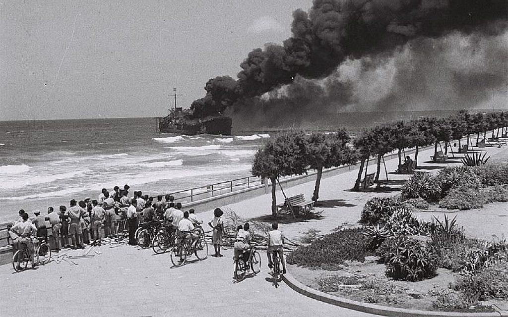 The Altalena ship burns after being shelled near Tel Aviv, June 22, 1948. (Hans Pinn/GPO)