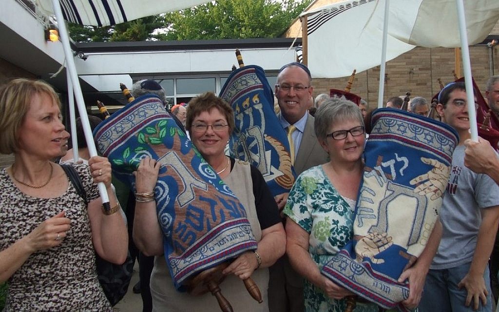 Illustrative photo shows members of the Jewish community in Canton, Ohio, celebrating the dedication of a new building, July 12, 2012. (photo credit: Karen Phillippi/JTA) Illustrative photo shows members of the Jewish community in Canton, Ohio, celebrating the dedication of a new building, July 12, 2012. (photo credit: Karen Phillippi/JTA)