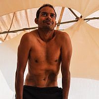 Swadesh Sharma demonstrates kriyas (ancient body cleansing rituals) for the stomach (photo credit: Michal Shmulovich)