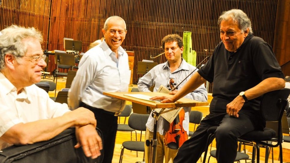 Zubin Mehta, right, the music director of the Israel Philharmonic Orchestra, chats with violinst Itzhak Perlman after their dress rehearsal Friday (photo credit: Michal Shmulovich/Times of Israel)