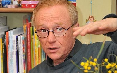 David Grossman always likes reading to kids, being "tourists" in the same story (photo credit: Jorge Novominsky/Flash 90)