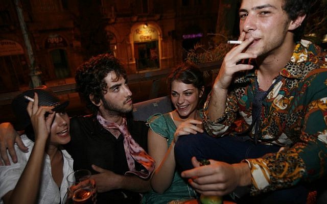 Israelis smoking and drinking. (photo credit: Miriam Alster/Flash90) Israelis smoking and drinking. (photo credit: Miriam Alster/Flash90)