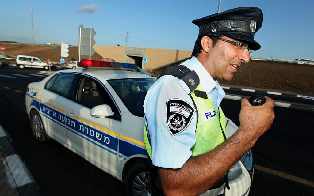 Illustrative photo of an officer in the Traffic Police (Moshe Shai/Flash90)