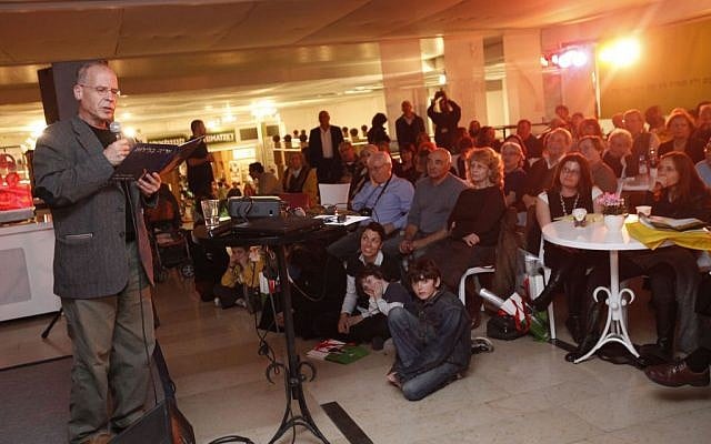Meir Shalev reading from "A Lion in the Night" at the International Book Fair (photo credit: Miriam Alster/Flash 90)