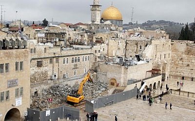 Construction work in the courtyard of the Western Wall in Jerusalem's Old City, February 2013 (photo credit: Sliman Khader/Flash90)